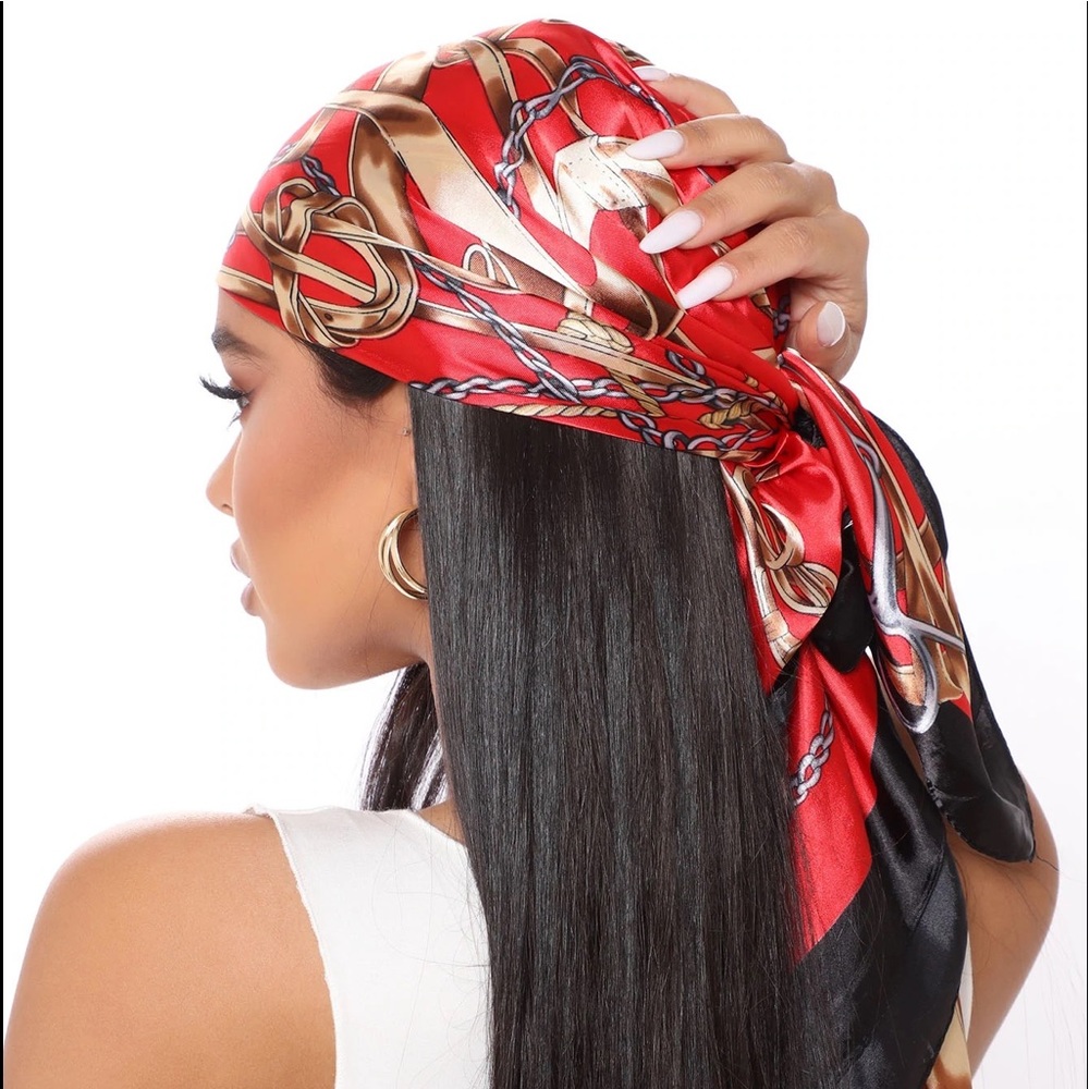 She's Untamable Head Scarf - Red/Black
Size: OS